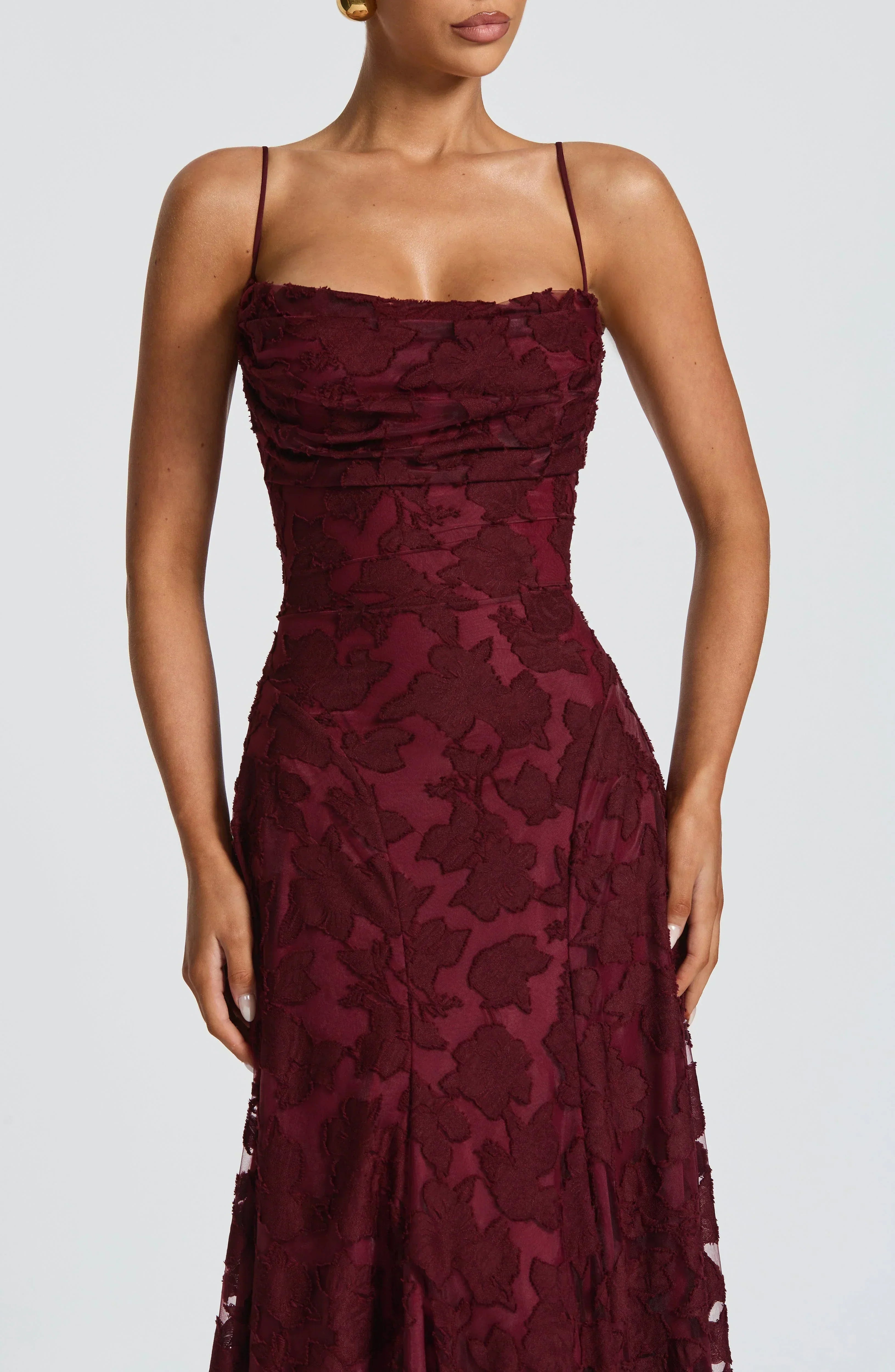 Rubis - Robe longue élégante en dentelle florale