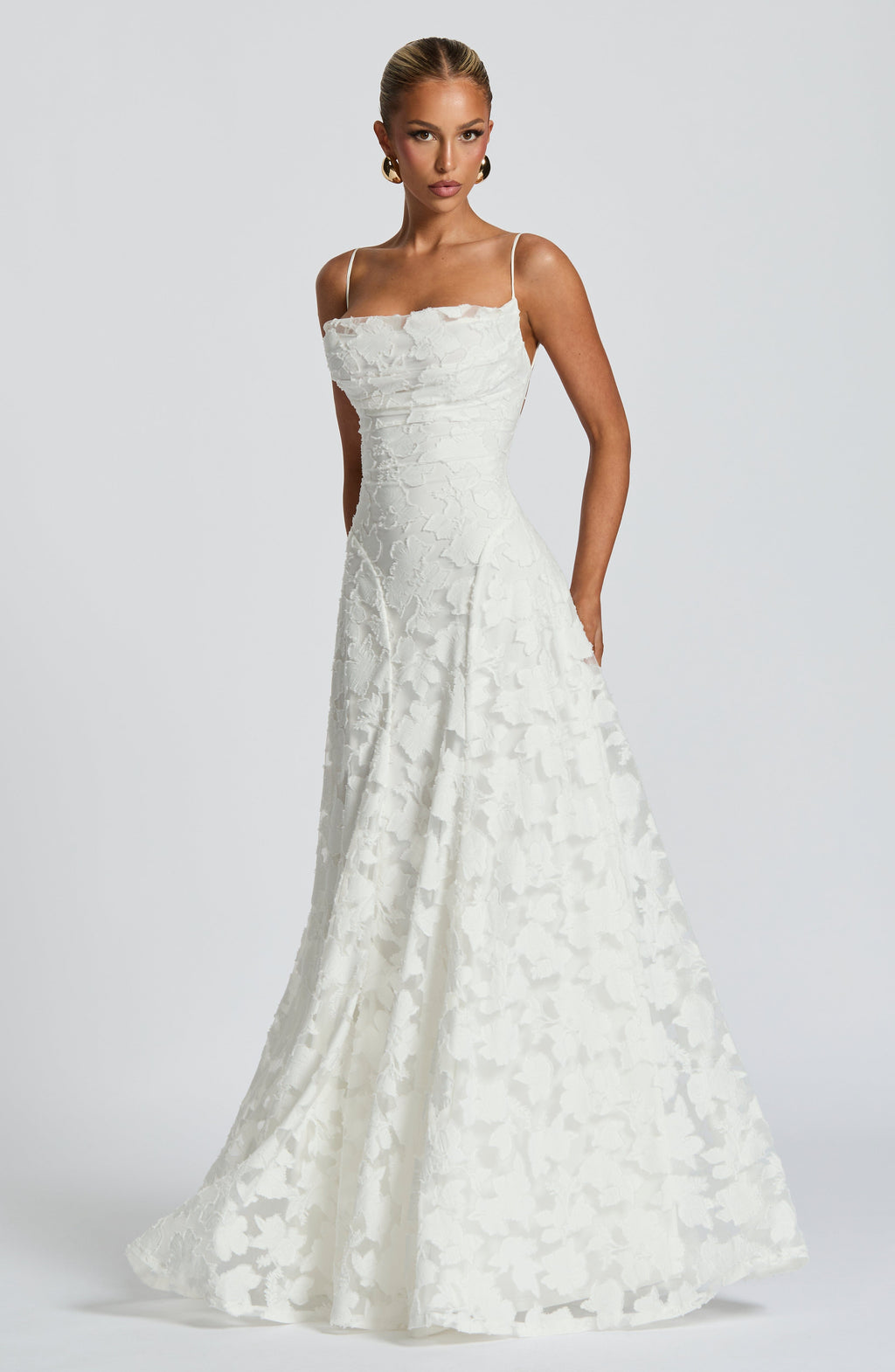 Rubis - Robe longue élégante en dentelle florale