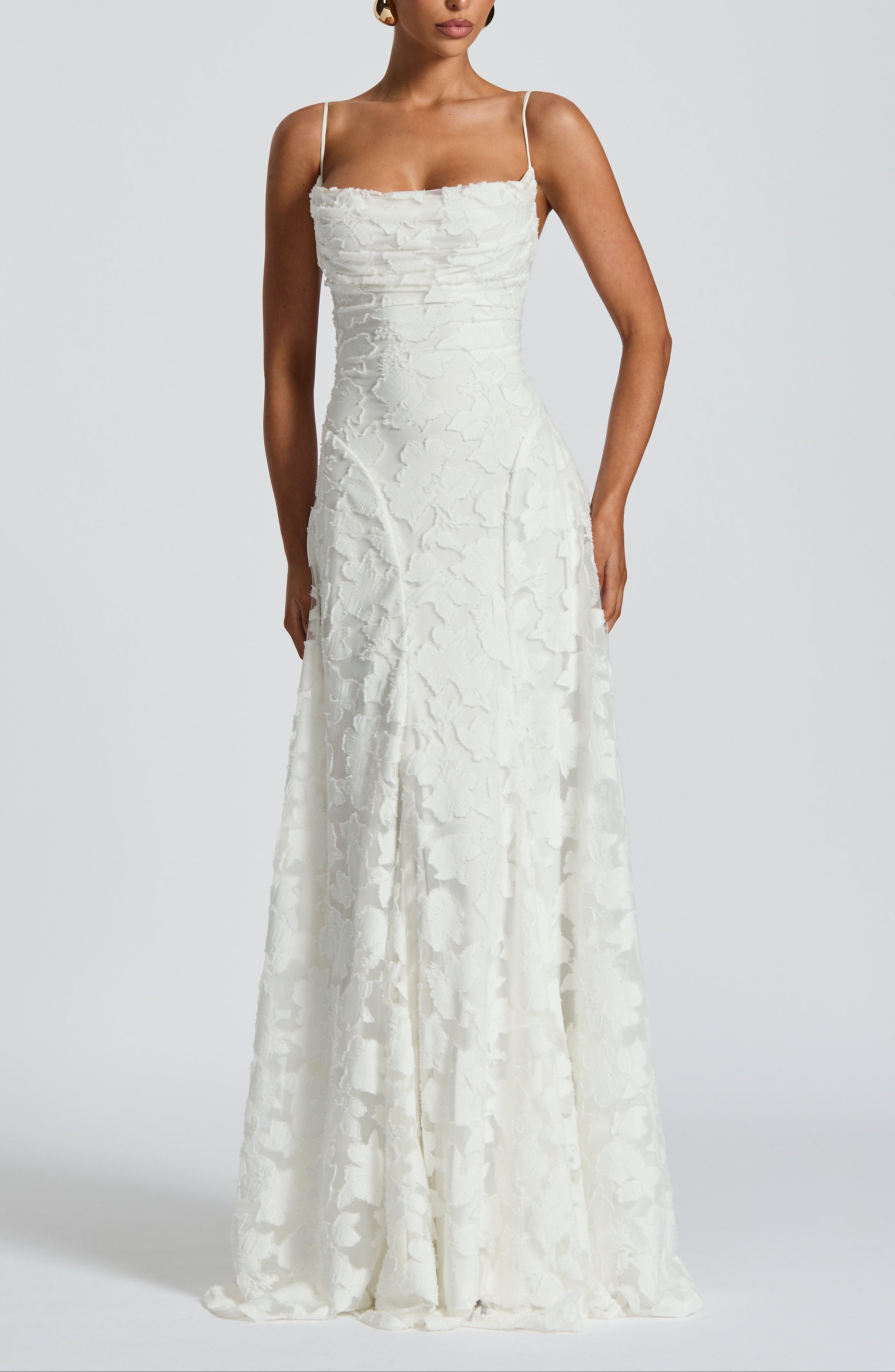 Rubis - Robe longue élégante en dentelle florale