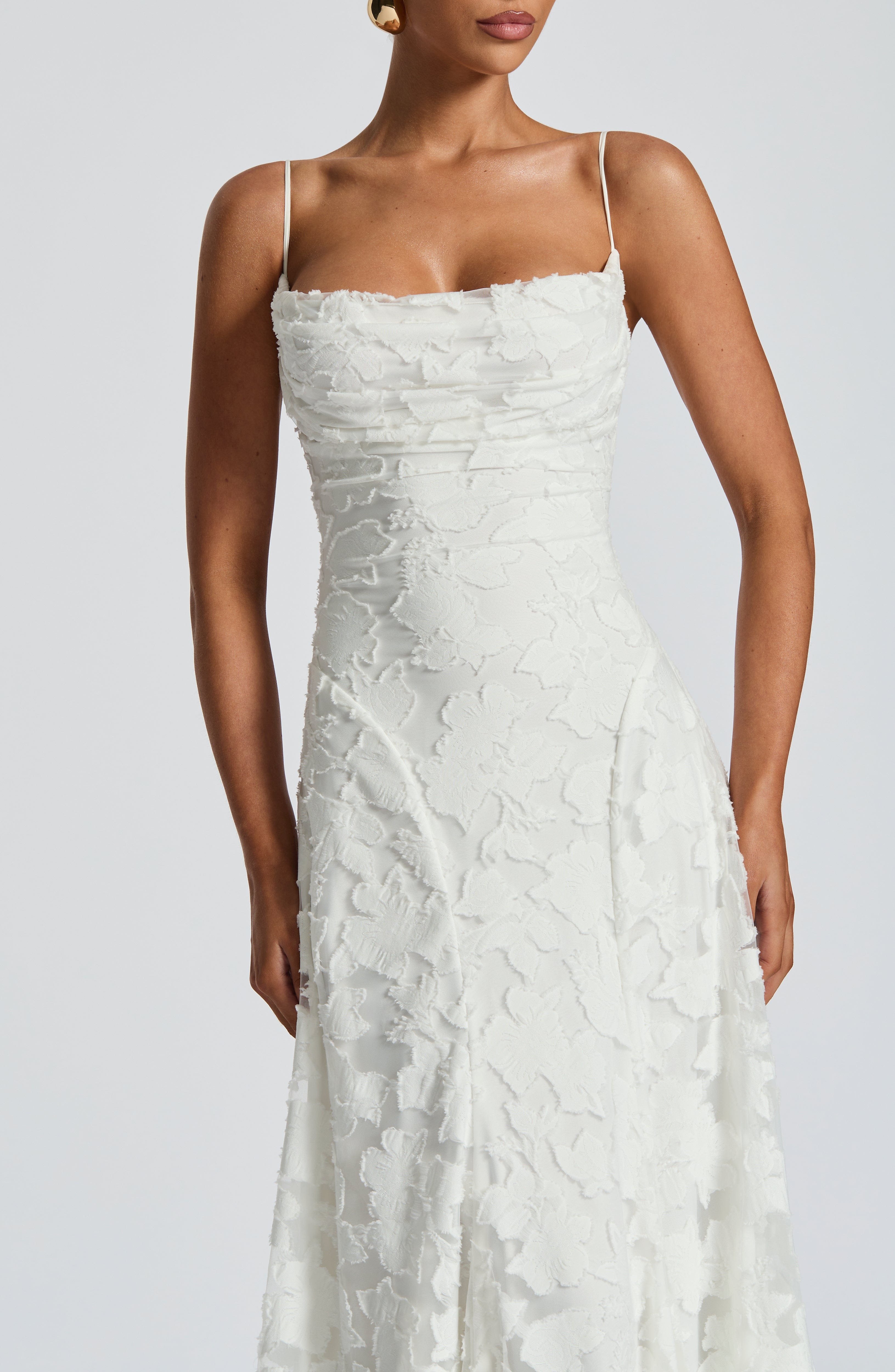 Rubis - Robe longue élégante en dentelle florale