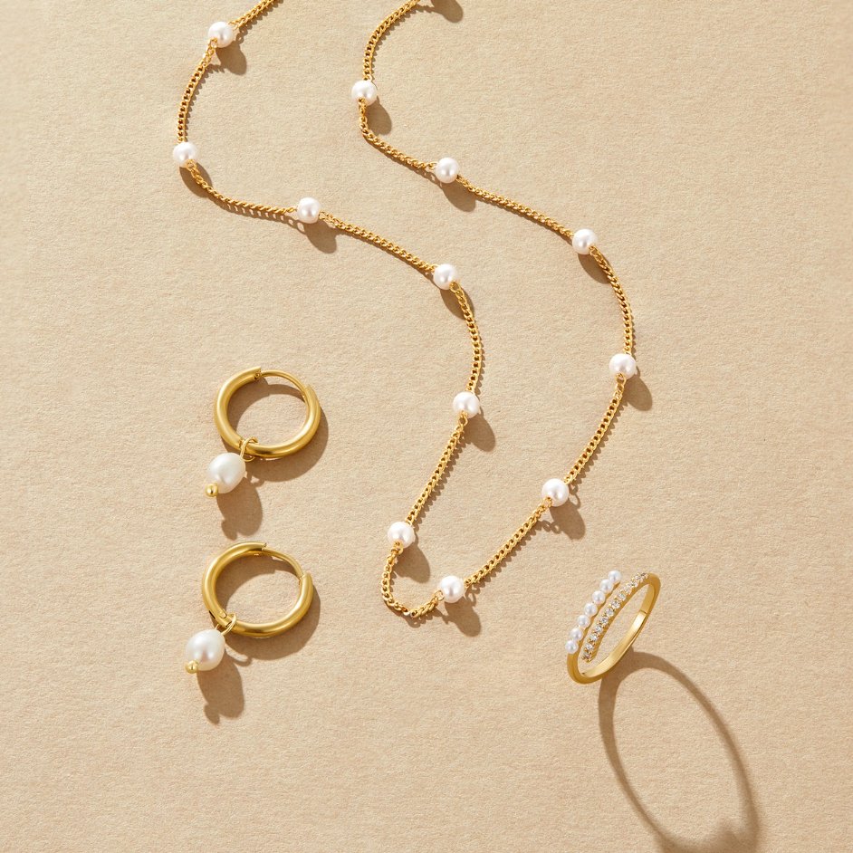 Boucles d'oreilles créoles Bella avec perles d'eau douce