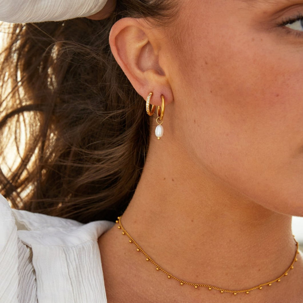 Boucles d'oreilles créoles Bella avec perles d'eau douce