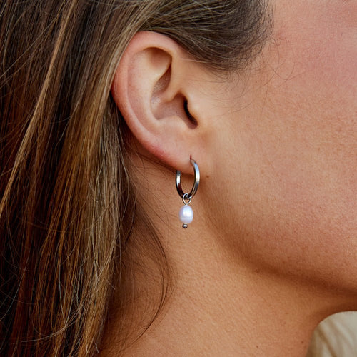 Boucles d'oreilles créoles Delphine en argent et perles d'eau douce