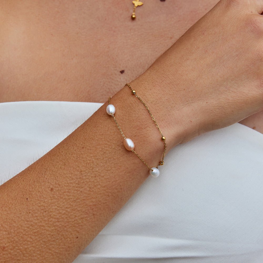 Bracelet superposé de perles d'eau douce