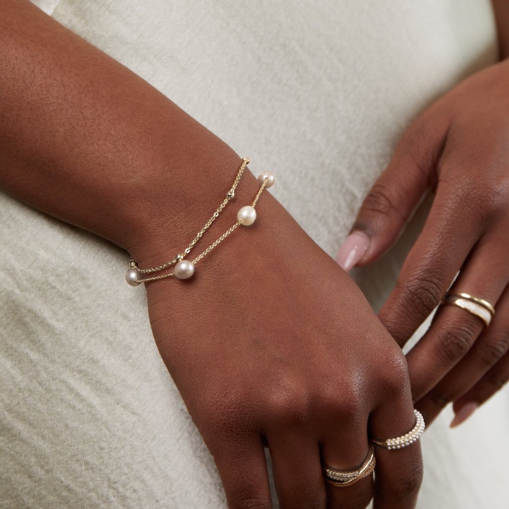 Bracelet superposé de perles d'eau douce