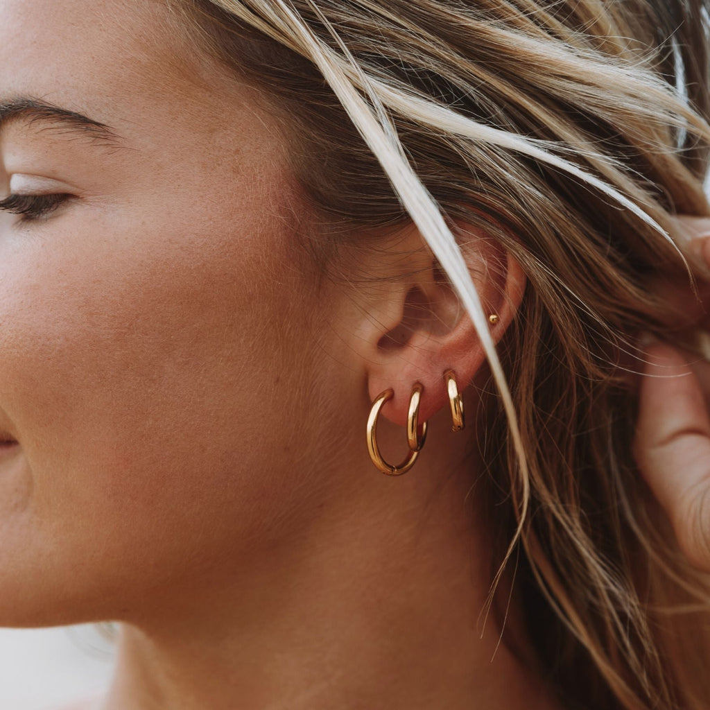Le lot de trois boucles d'oreilles Effortless