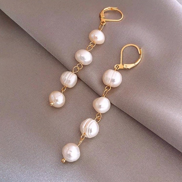 Boucles d'oreilles en perles d'eau douce dorées