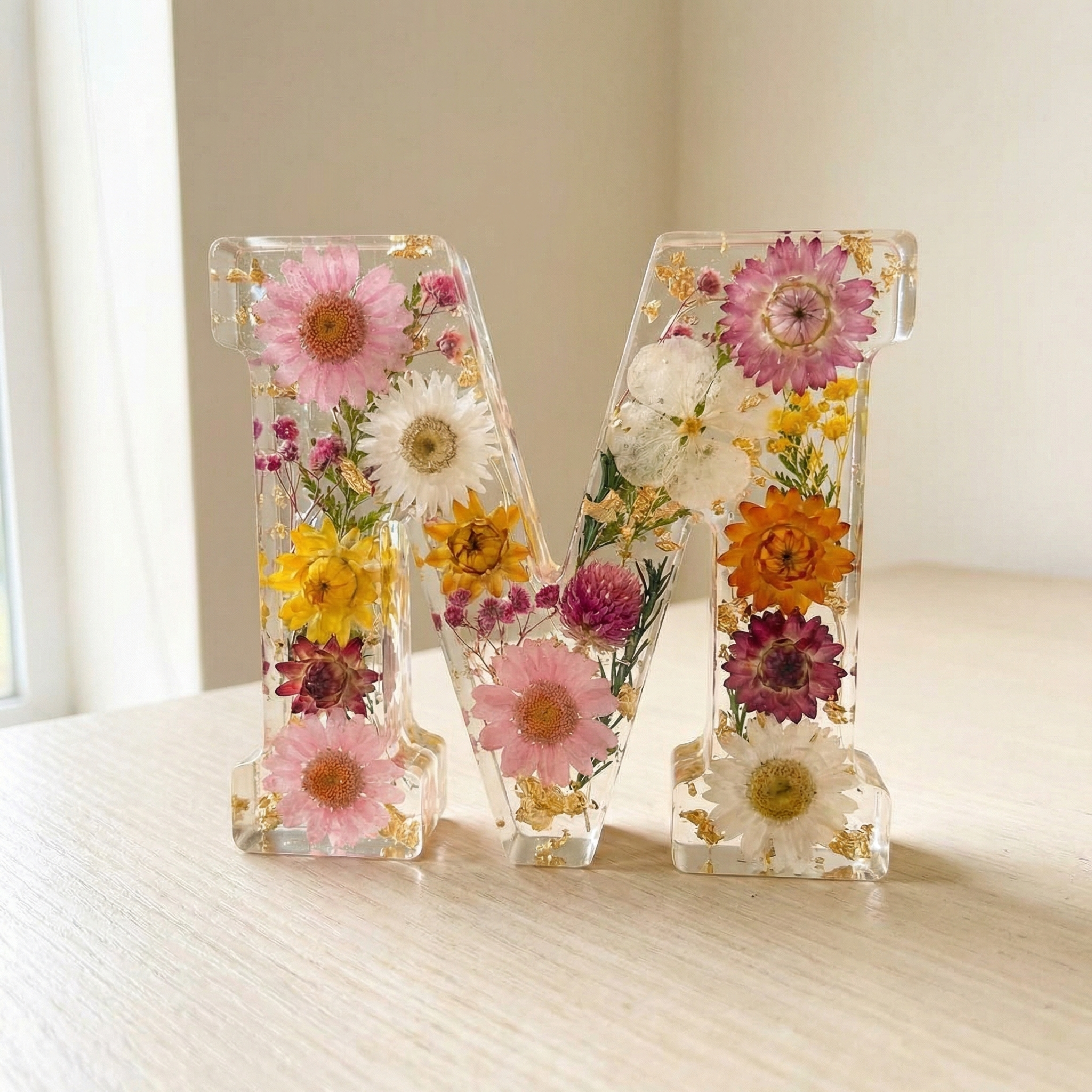 Florenza – Lettre lumineuse en résine florale personnalisée