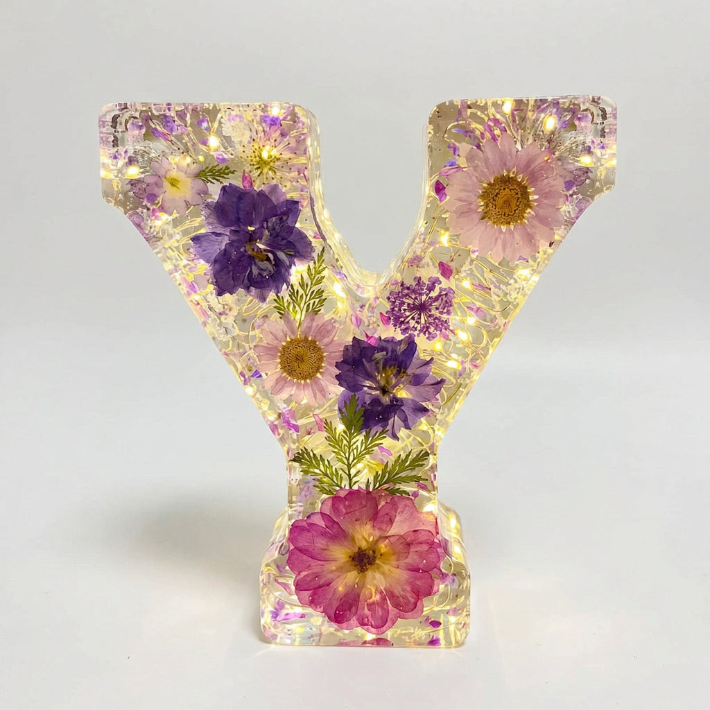 Florenza – Lettre lumineuse en résine florale personnalisée