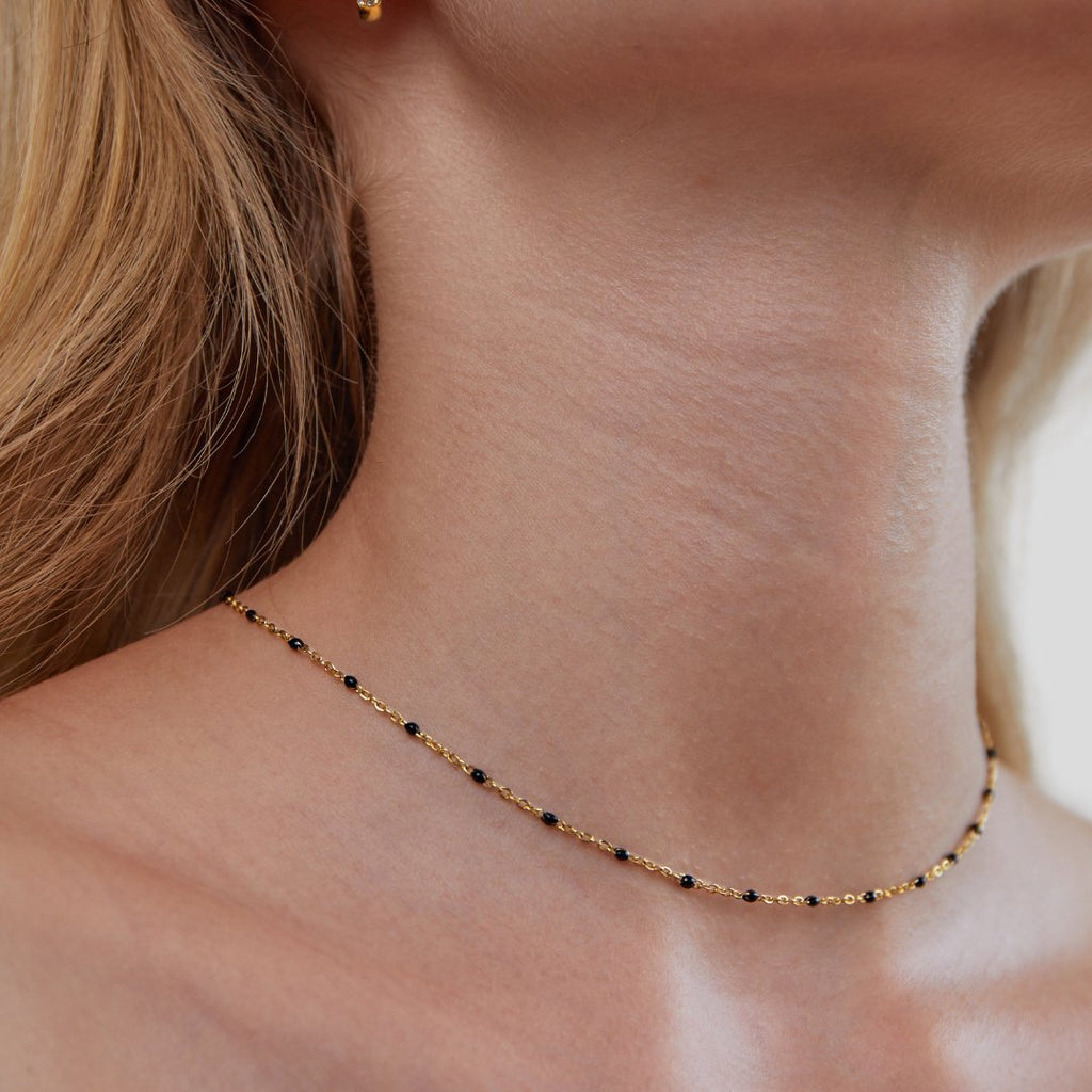 Collier de perles noires