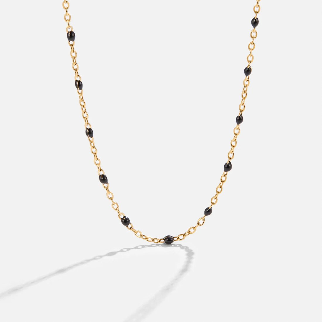 Collier de perles noires