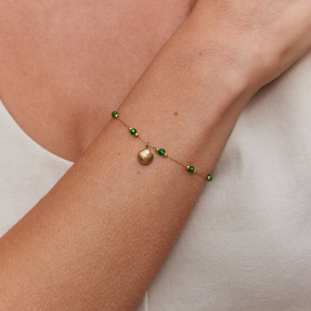Bracelet coquillage doré et perles vertes