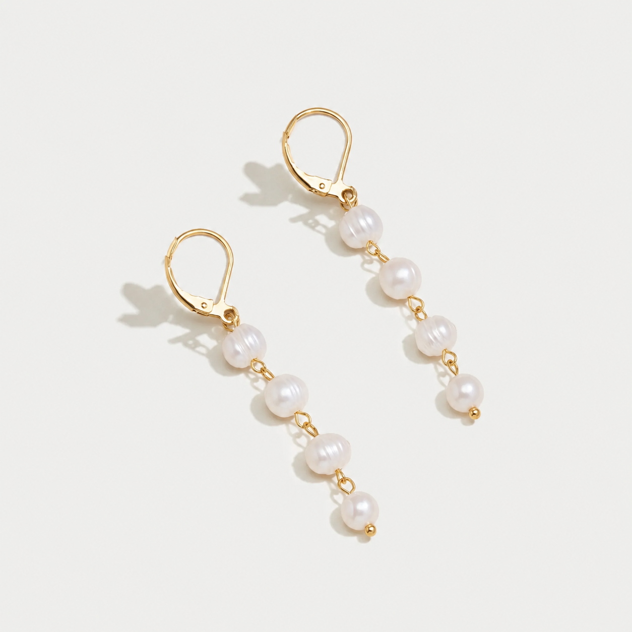 Boucles d'oreilles en perles d'eau douce dorées