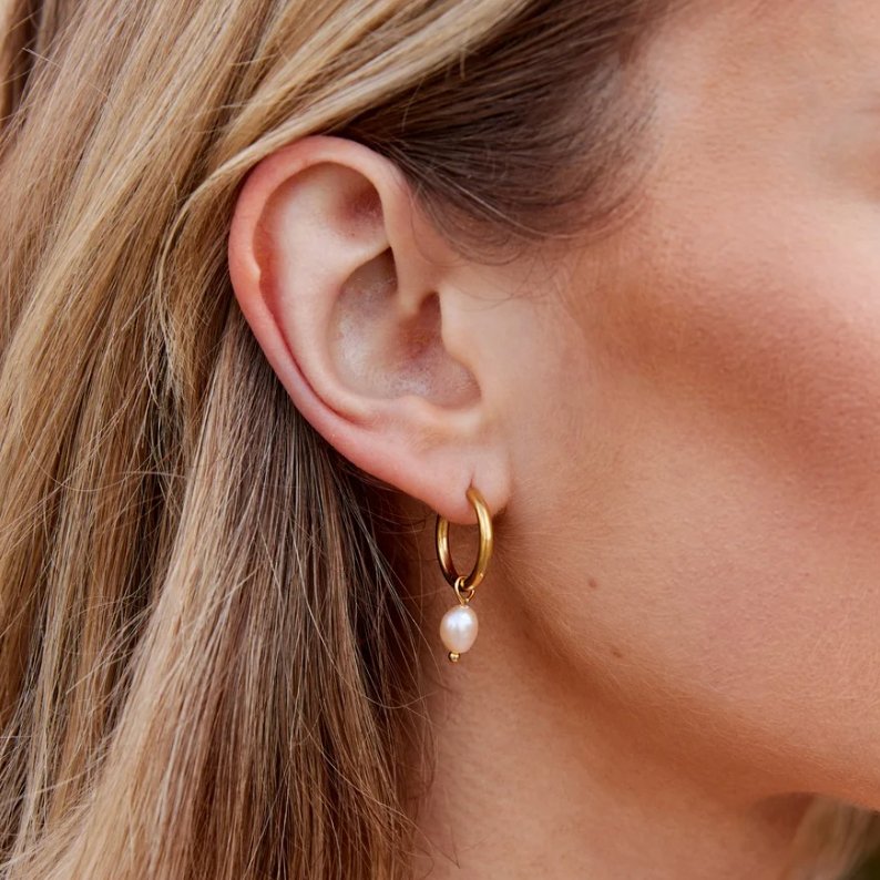 Boucles d'oreilles créoles Bella avec perles d'eau douce roses