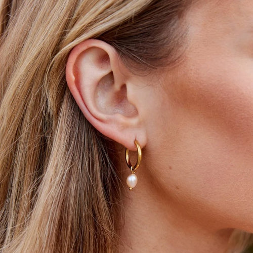 Boucles d'oreilles créoles Bella avec perles d'eau douce roses