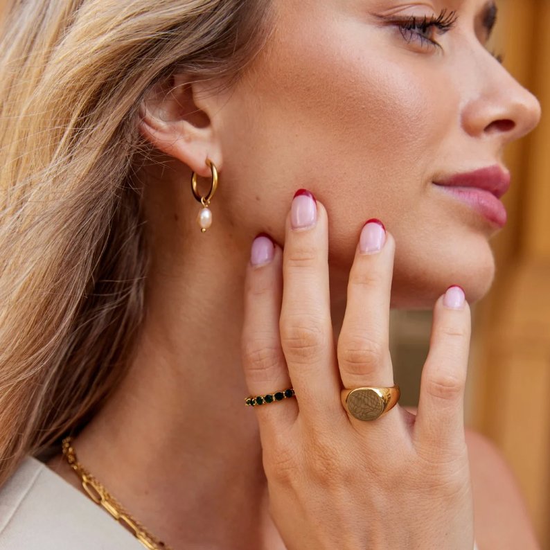 Boucles d'oreilles créoles Bella avec perles d'eau douce roses
