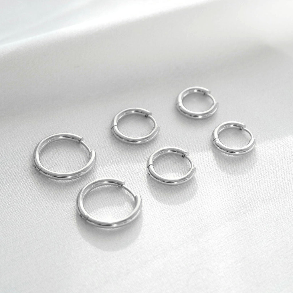 Le lot de trois boucles d'oreilles Effortless