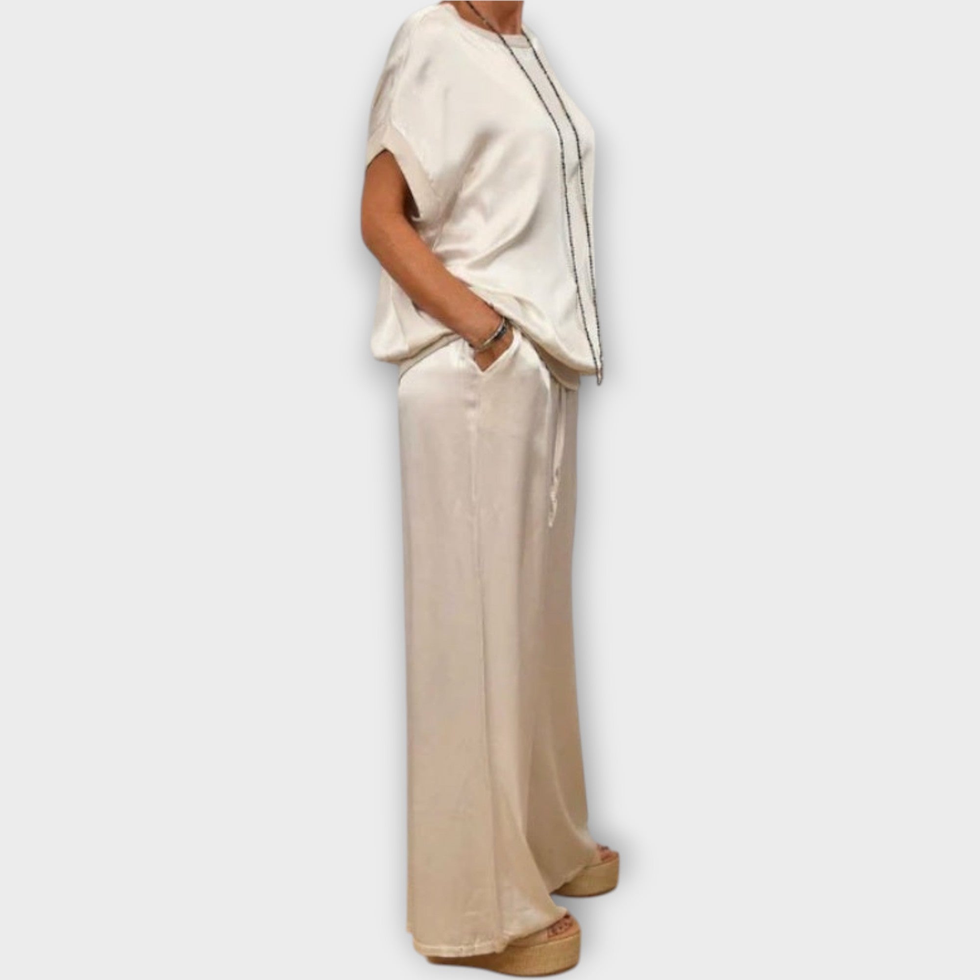 Ensemble de Deux Pièces en Satin Luxe