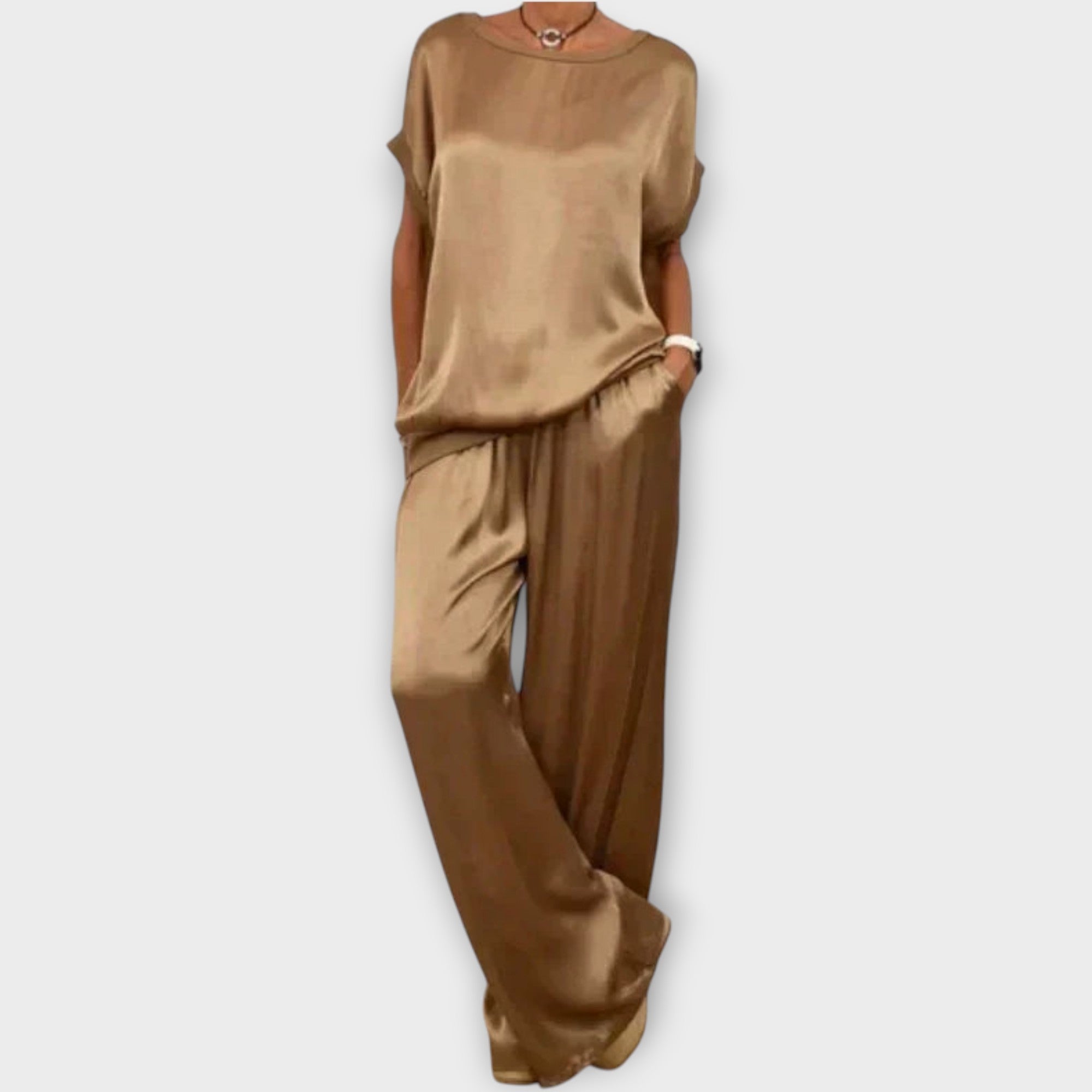 Ensemble de Deux Pièces en Satin Luxe