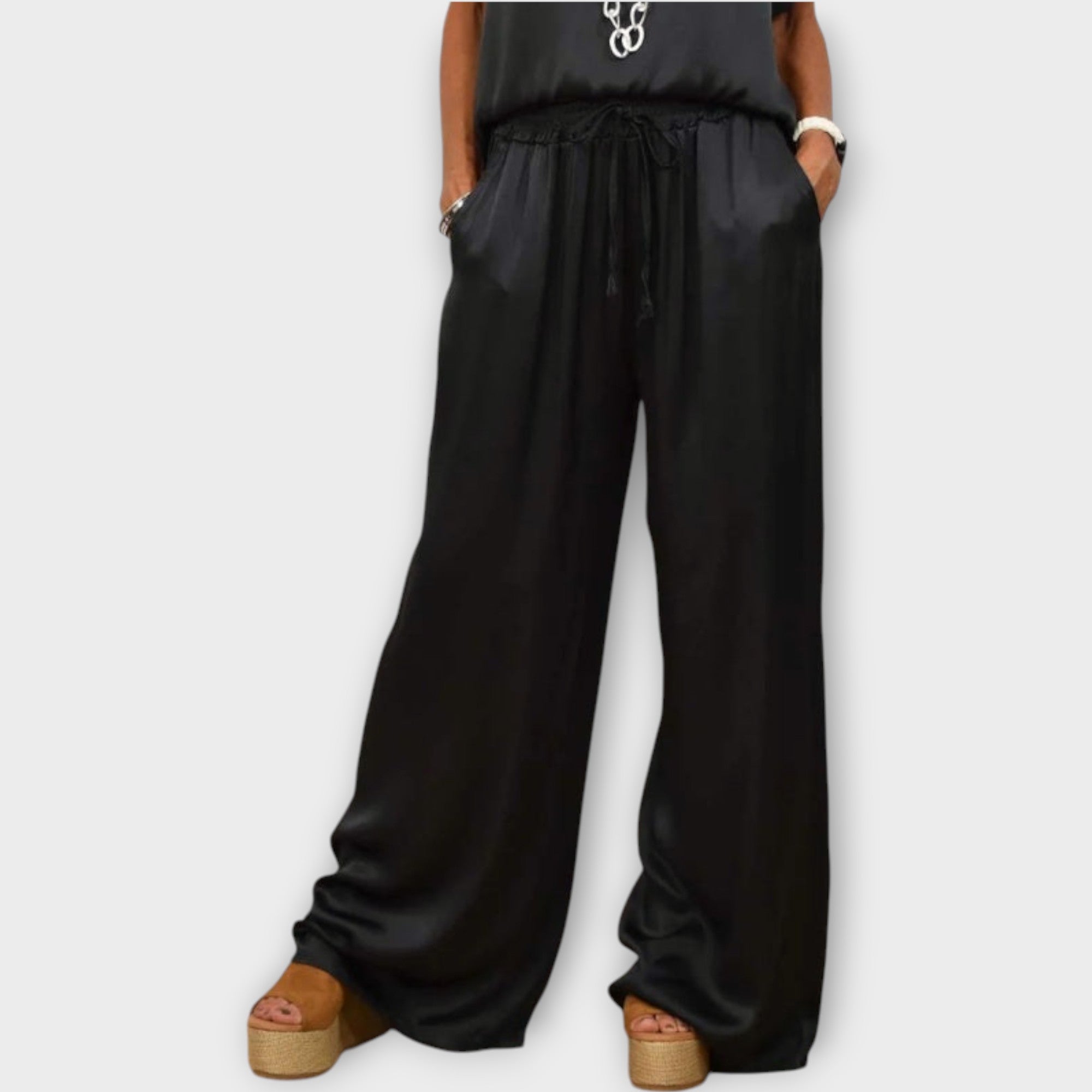 Ensemble de Deux Pièces en Satin Luxe