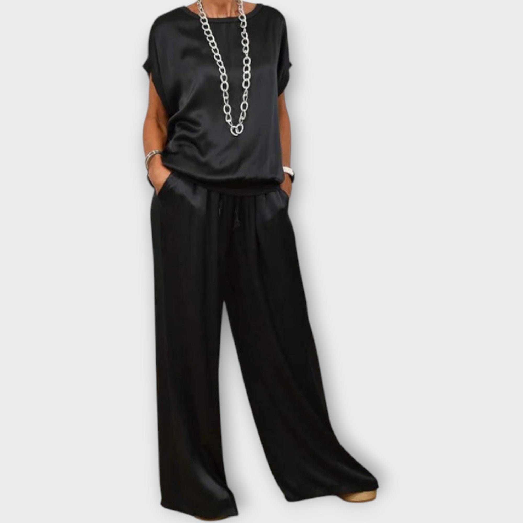 Ensemble de Deux Pièces en Satin Luxe