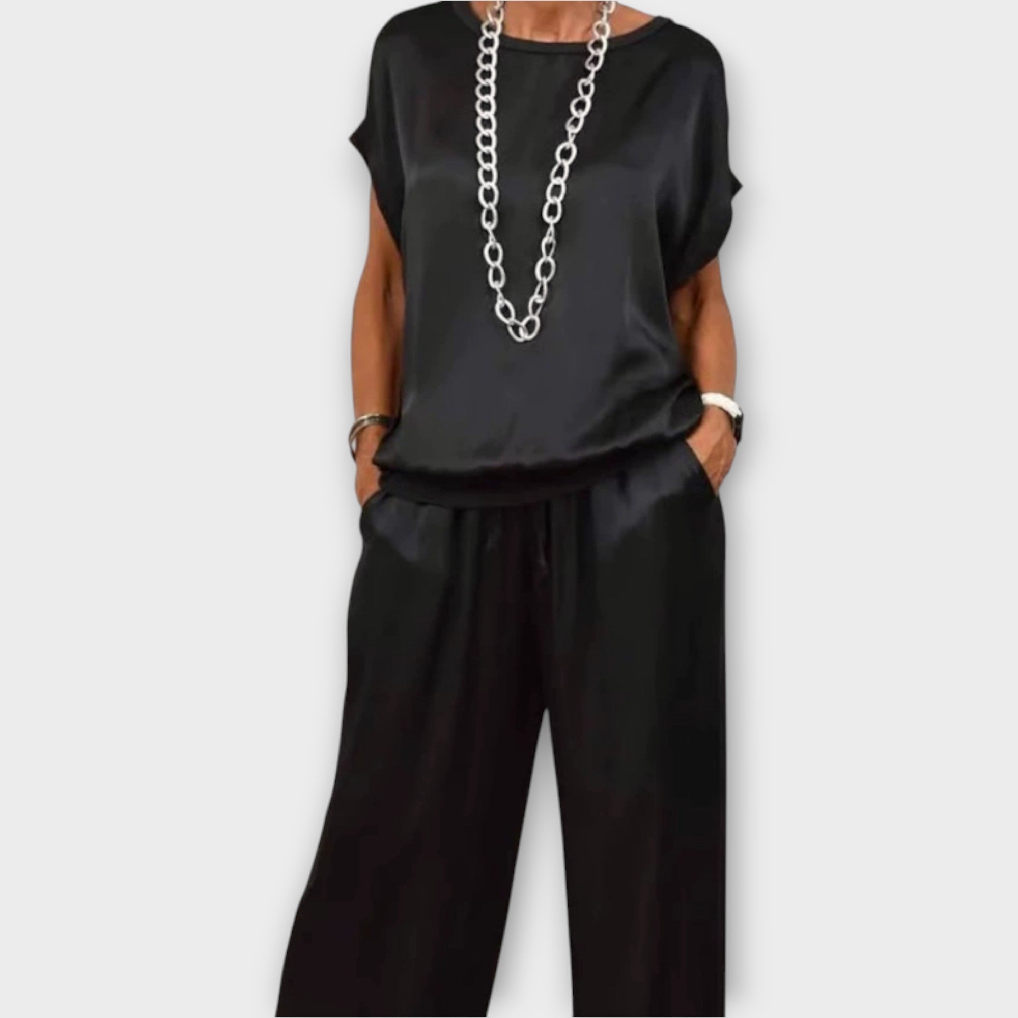Ensemble de Deux Pièces en Satin Luxe