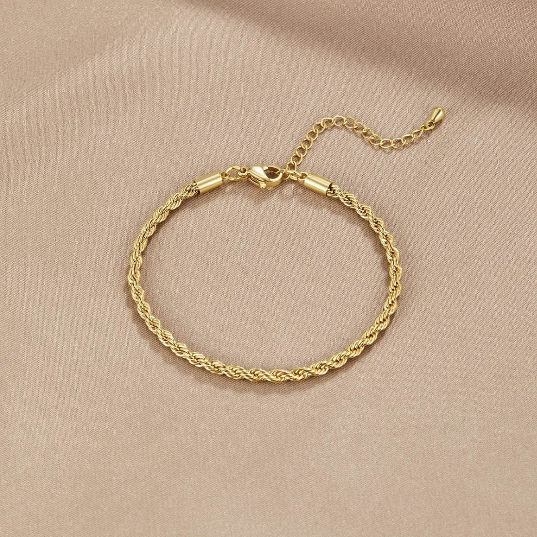 Bracelet torsadé en or 18 carats