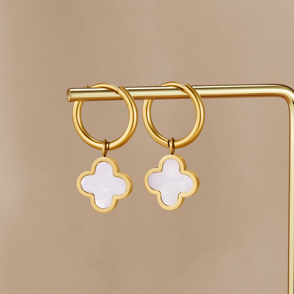 Boucles d'oreilles créoles trèfle blanc