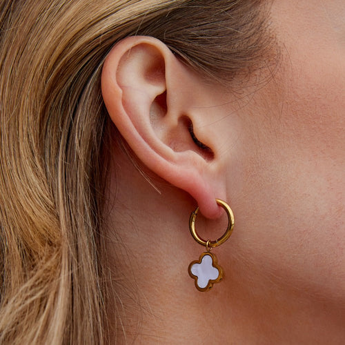 Boucles d'oreilles créoles trèfle blanc